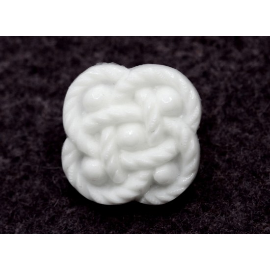 Shank polyester button 