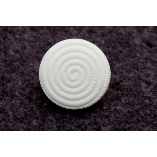 Shank polyester button 