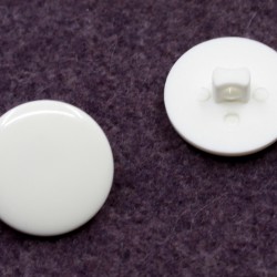 Shank polyester button 