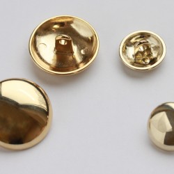 Metal shank button 