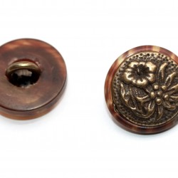Metal shank button 