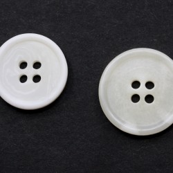 4-HOLE POLYESTER BUTTONS