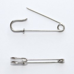 Safety pin for kilt
