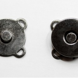 Magnet clasp for handbags