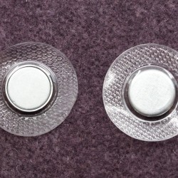 Magnetic snap 