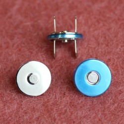 Magnet snap for bags