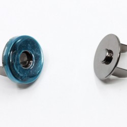 Magnetic snap for bags